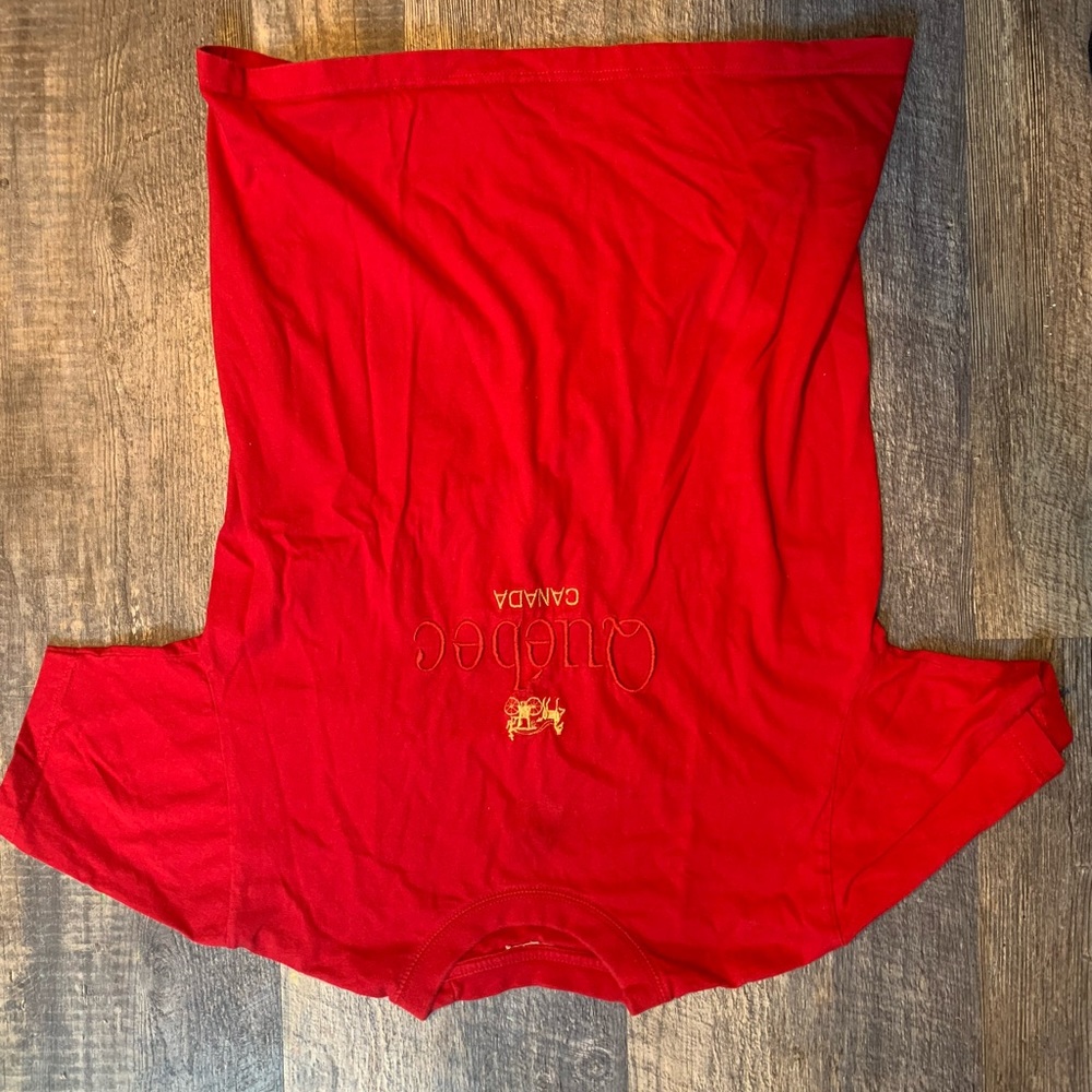 Thrifted Quebec tshirt
